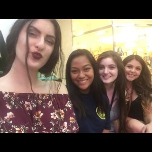 Meet your Posher, Lyka